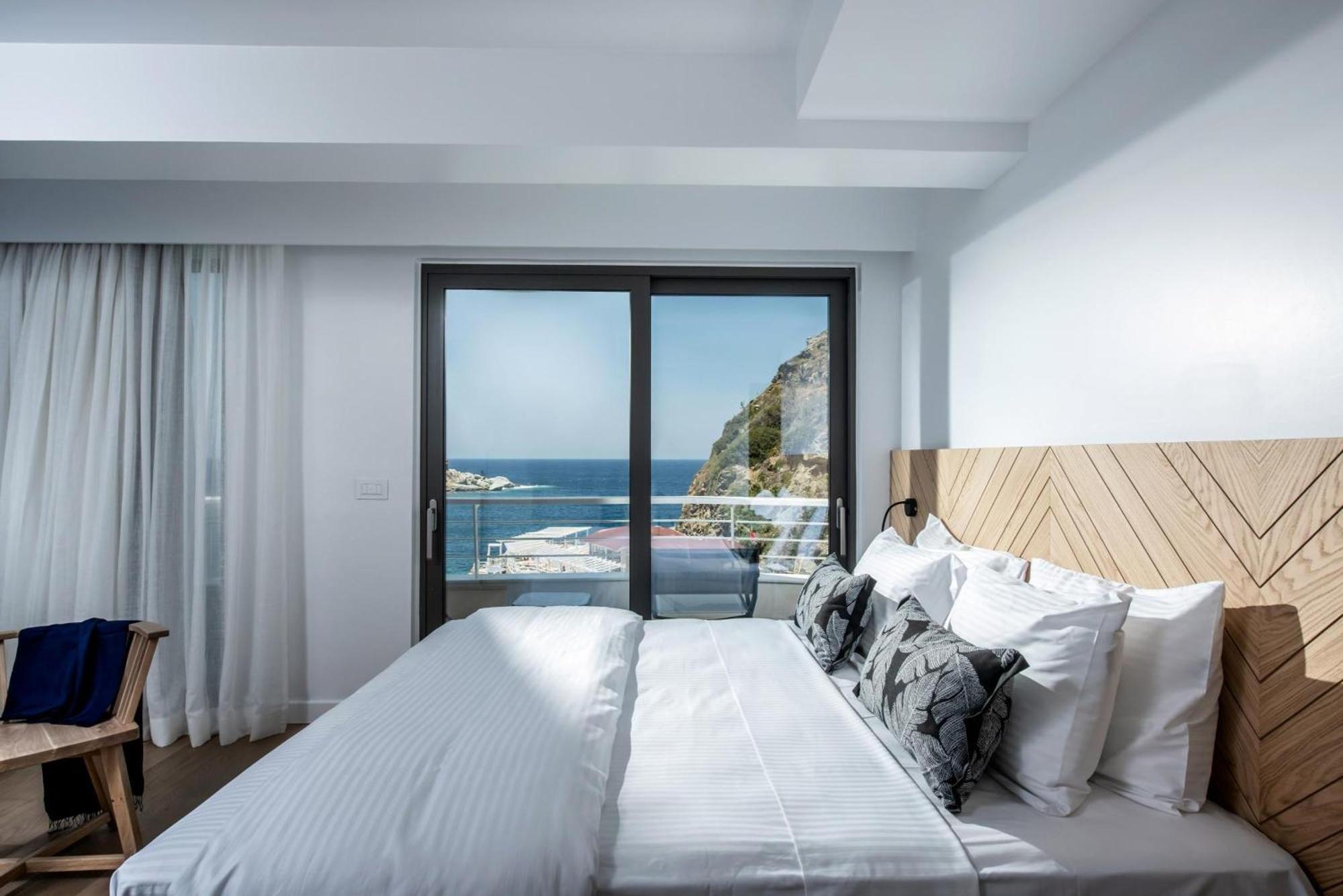 Made By The Sea Villa 4 利加里亚 外观 照片