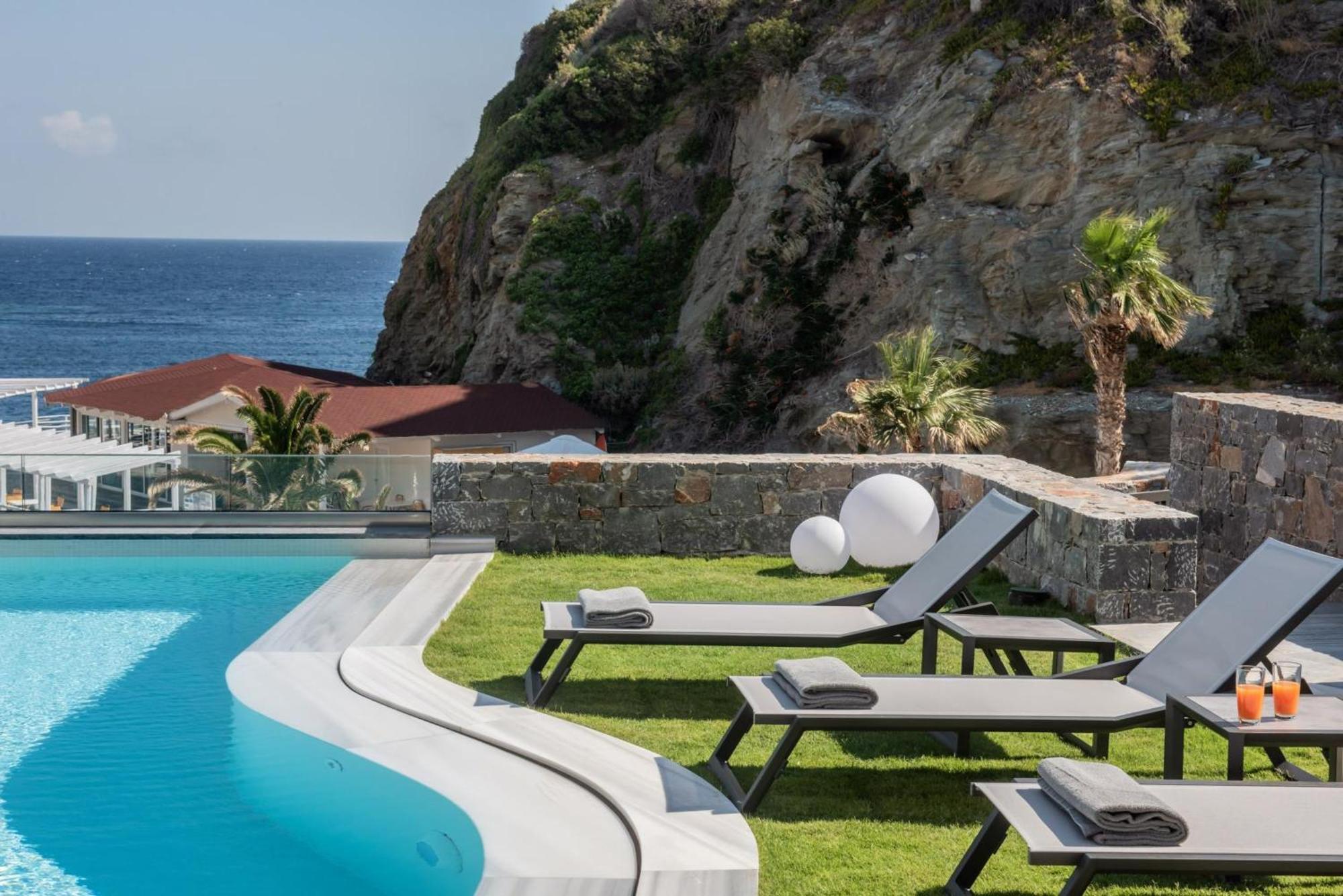 Made By The Sea Villa 4 利加里亚 外观 照片